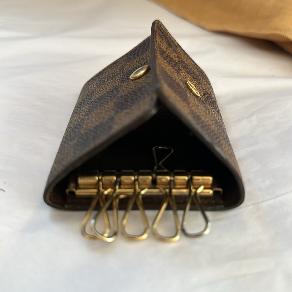 Authentic Louis Vuitton 6 key holder in Damier Ebene - Picture 7 of 9